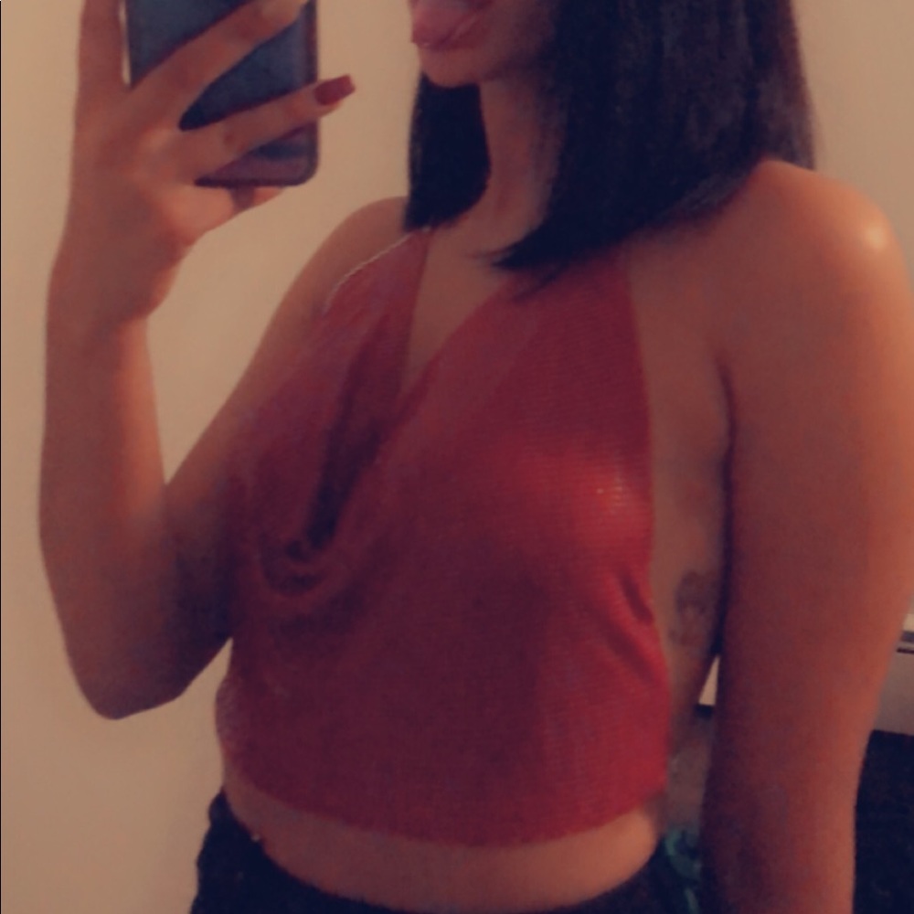 CROWD PLEASER!! Super cute red chain cropped top